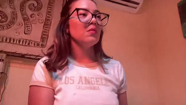 Snapshot of MadameNat chatting on 19, 2, 2025 MadameNat online show from 19, 2, 2025