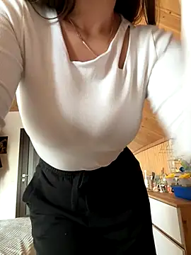 Snapshot of mewKate chatting on 2, 11, 2025 mewKate online show from 2, 11, 2025