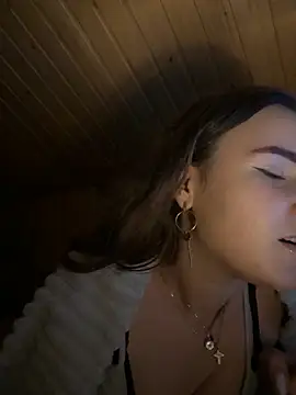 Snapshot of mewKate chatting on 5, 12, 2025 mewKate online show from 5, 12, 2025