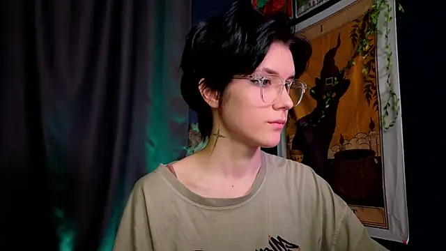 Snapshot of Hyeon_Jin chatting on 4, 1, 2025 Hyeon Jin online show from 4, 1, 2025