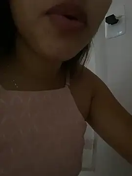 Snapshot of LuizaDiaz chatting on 8, 3, 2025 LuizaDiaz online show from 8, 3, 2025