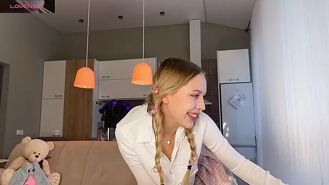 Snapshot of Shyrubate chatting on 16, 2, 2025 Shyrubate online show from 16, 2, 2025