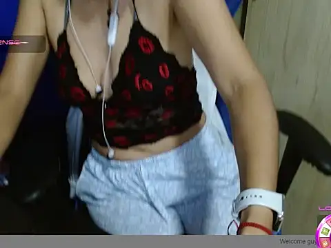 Snapshot of Danielagomez33 chatting on 15, 3, 2026 Danielagomez33 online show from 15, 3, 2026