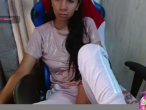 Snapshot of Danielagomez33 chatting on 9, 4, 2026 Danielagomez33 online show from 9, 4, 2026