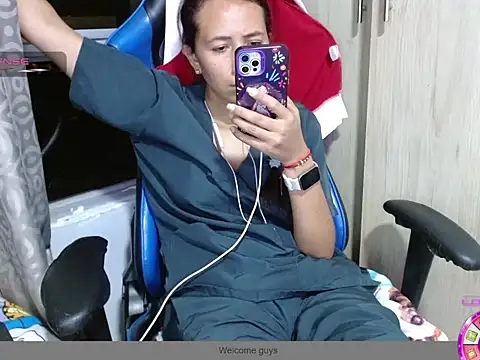 Snapshot of Danielagomez33 chatting on 11, 4, 2026 Danielagomez33 online show from 11, 4, 2026