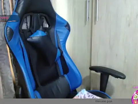 Snapshot of Danielagomez33 chatting on 13, 4, 2026 Danielagomez33 online show from 13, 4, 2026