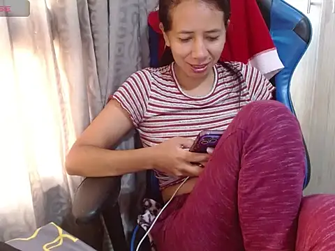 Snapshot of Danielagomez33 chatting on 14, 4, 2026 Danielagomez33 online show from 14, 4, 2026