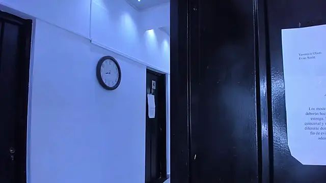 VeronicaOlson  online show from 2, 3, 2025