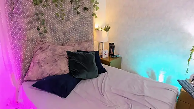 VeronicaOlson  online show from 13, 3, 2025