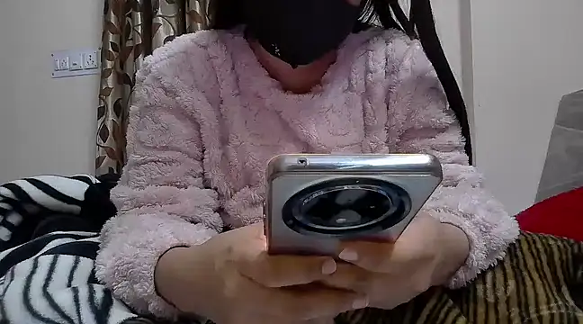 karishma kappur online show from 8, 1, 2025