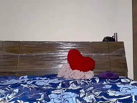 karishma kappur online show from 13, 1, 2025