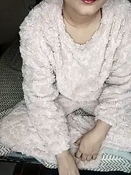 karishma kappur online show from 30, 1, 2025