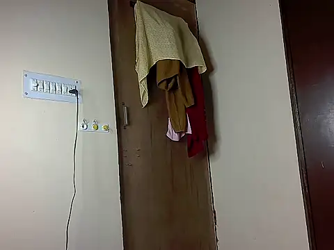 karishma kappur online show from 1, 2, 2025