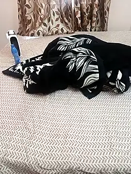 karishma kappur online show from 2, 2, 2025