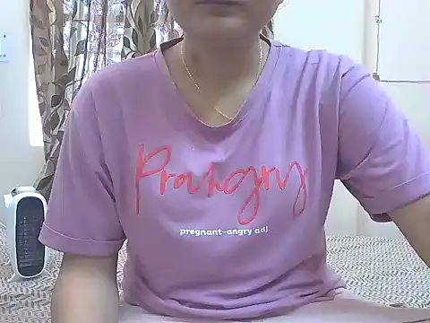 karishma kappur online show from 1, 3, 2025