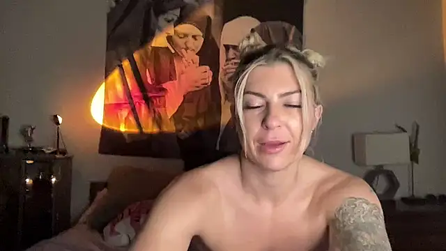 Snapshot of chloecums4u chatting on 7, 1, 2025 chloecums4u online show from 7, 1, 2025