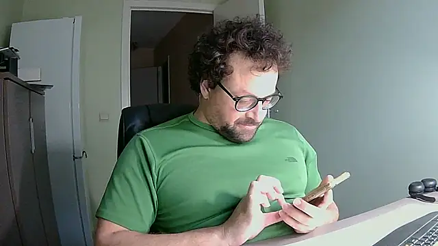 Snapshot of littlehairyman chatting on 20, 10, 2025 littlehairyman online show from 20, 10, 2025