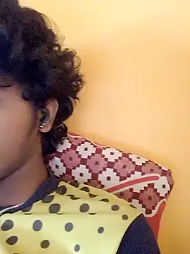 Snapshot of CosmicEmuu chatting on 7, 1, 2025 CosmicEmuu online show from 7, 1, 2025