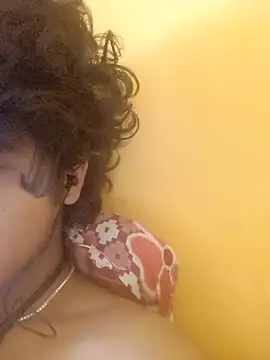 Snapshot of CosmicEmuu chatting on 27, 3, 2026 CosmicEmuu online show from 27, 3, 2026