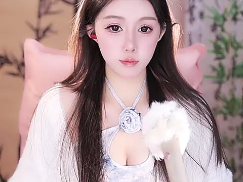 Summer-Momo online show from 14, 1, 2025