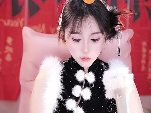 Summer-Momo online show from 15, 1, 2025