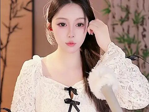 Summer-Momo online show from 25, 2, 2025