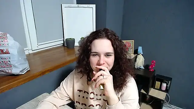 mini girly online show from 27, 1, 2025