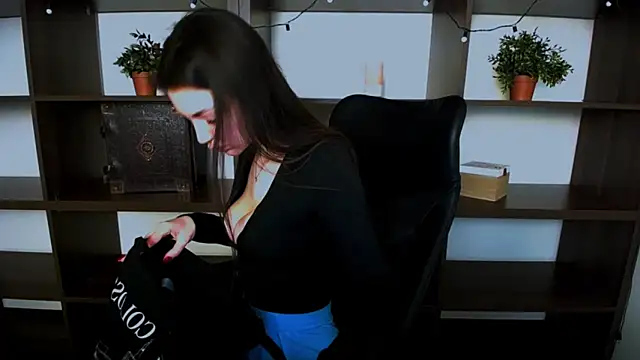 Lexi Jous online show from 27, 2, 2025