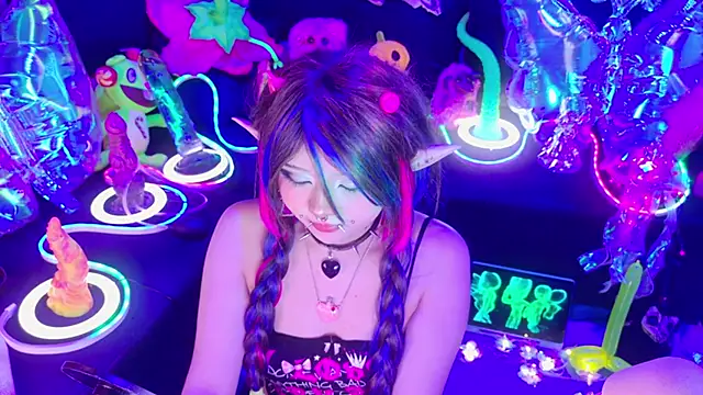 LaytonBox online show from 6, 2, 2026