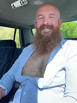 Snapshot of 32XRedBeard chatting on 8, 3, 2025 32XRedBeard online show from 8, 3, 2025
