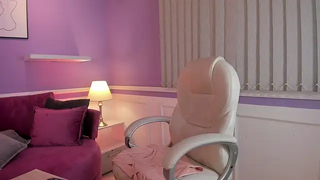 Emma Walkerr  online show from 8, 2, 2025