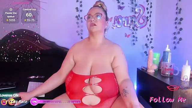 naughty curvy1  online show from 13, 4, 2026