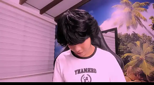 AllanYong18 online show from 24, 1, 2025