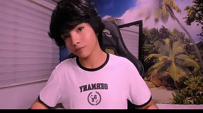 AllanYong18 online show from 24, 1, 2025