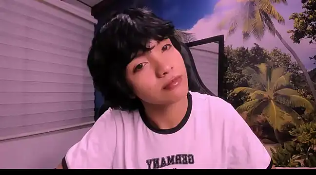 AllanYong18 online show from 25, 1, 2025