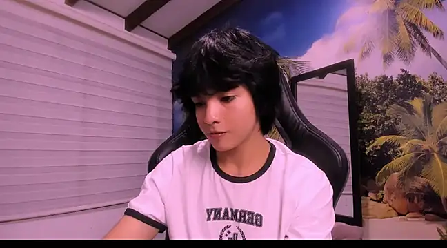 AllanYong18 online show from 25, 1, 2025