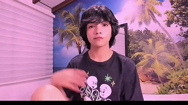 AllanYong18 online show from 4, 2, 2025