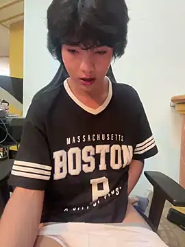 AllanYong18 online show from 6, 3, 2025