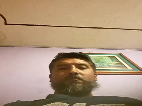 Snapshot of ElHades086 chatting on 17, 10, 2025 ElHades086 online show from 17, 10, 2025