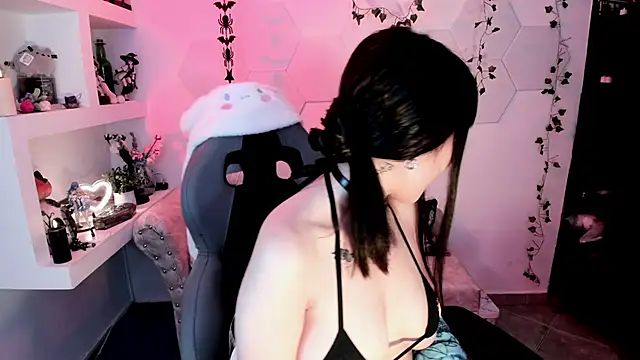 Effy Devalk online show from 12, 2, 2025
