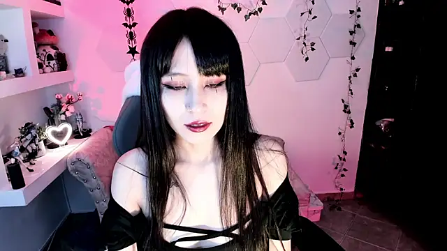 Effy Devalk online show from 24, 2, 2025