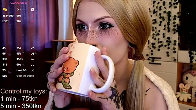 Snapshot of Emily__Mooree chatting on 1, 10, 2025 Emily Mooree online show from 1, 10, 2025