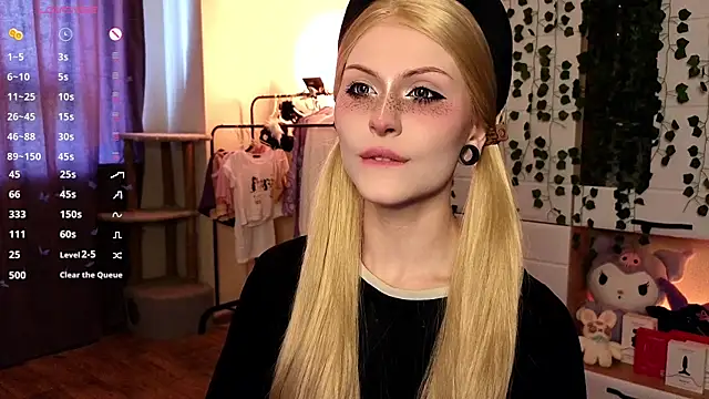 Snapshot of Emily__Mooree chatting on 4, 10, 2025 Emily Mooree online show from 4, 10, 2025