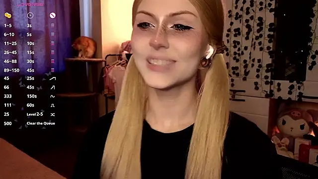 Snapshot of Emily__Mooree chatting on 7, 10, 2025 Emily Mooree online show from 7, 10, 2025