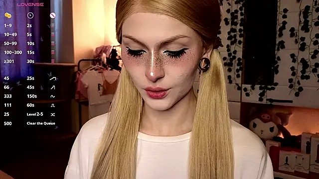 Snapshot of Emily__Mooree chatting on 9, 10, 2025 Emily Mooree online show from 9, 10, 2025