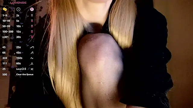 Snapshot of Emily__Mooree chatting on 11, 10, 2025 Emily Mooree online show from 11, 10, 2025