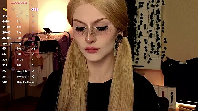 Snapshot of Emily__Mooree chatting on 19, 10, 2025 Emily Mooree online show from 19, 10, 2025