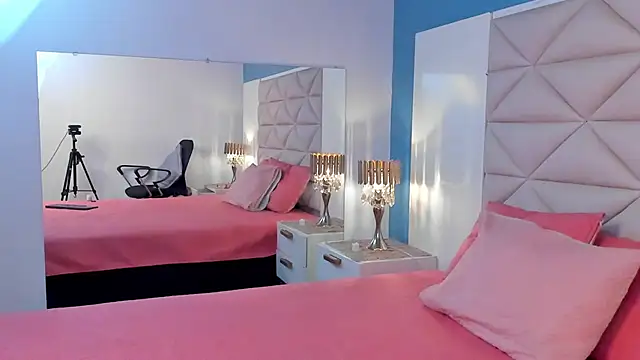 KarenSims online show from 4, 3, 2025