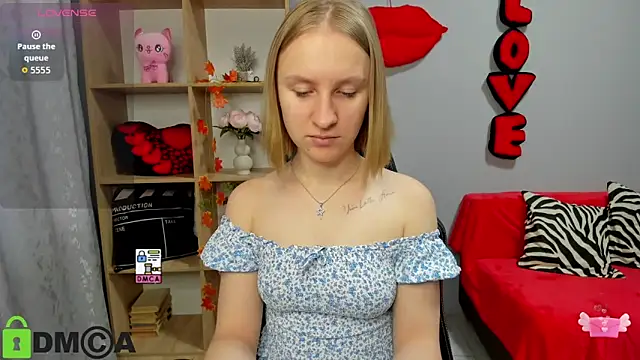 Snapshot of BeautyBlondy chatting on 16, 11, 2025 BeautyBlondy online show from 16, 11, 2025