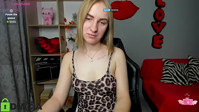 Snapshot of BeautyBlondy chatting on 18, 11, 2025 BeautyBlondy online show from 18, 11, 2025